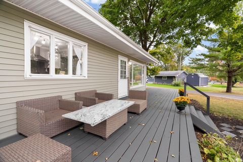 Tiny photo for 5255 E Bay Front Court, Monticello, IN 47960 (MLS # 202611348)
