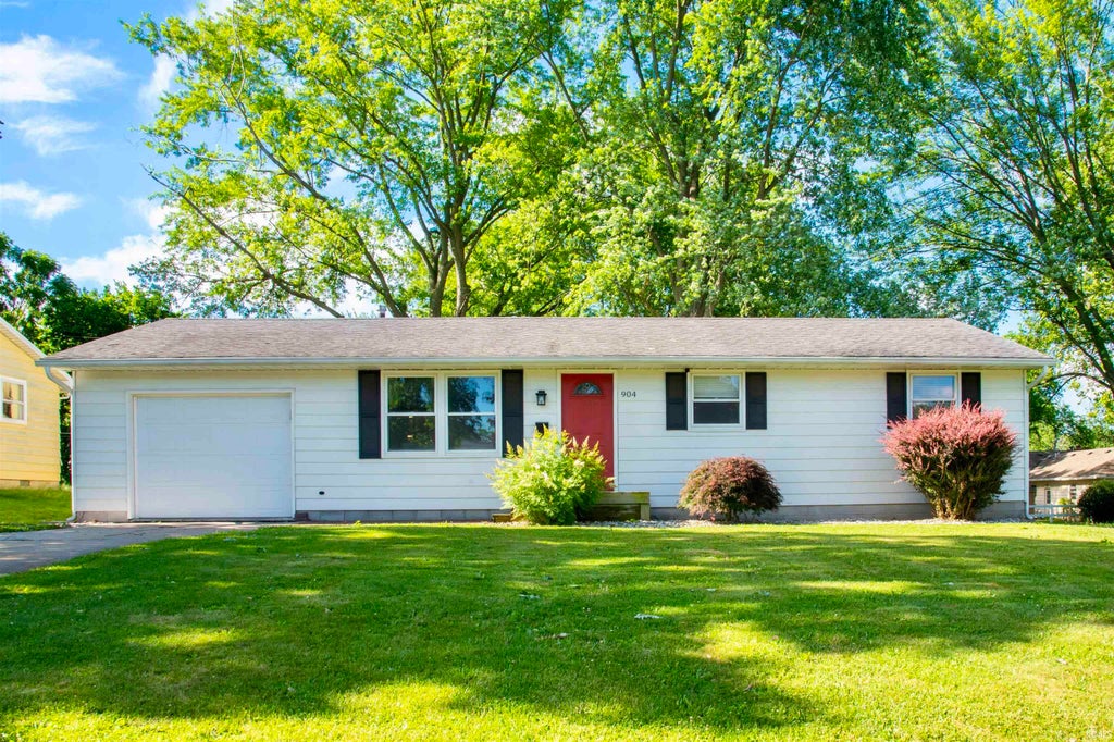 Photo of 904 Carlin Place, Angola, IN 46703 (MLS # 202622419)