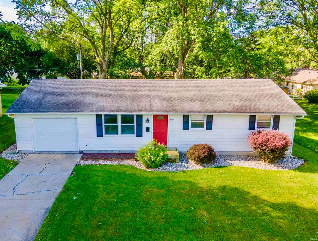 Photo of 904 Carlin Place, Angola, IN 46703 (MLS # 202622419)