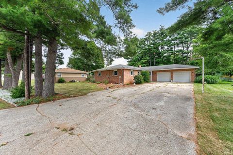 Tiny photo for 55880 River Shore Lane, Elkhart, IN 46516 (MLS # 202630132)