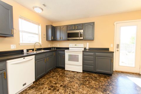 Tiny photo for 846 Springwater Road, Kokomo, IN 46902 (MLS # 202541416)