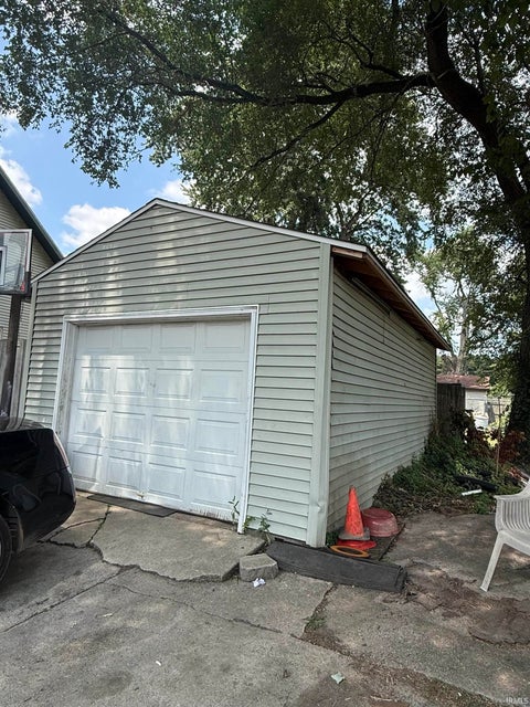Tiny photo for 2947 WEISSER PARK Avenue, Fort Wayne, IN 46806 (MLS # 202630883)