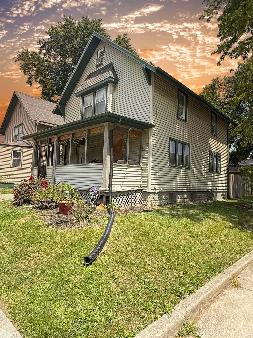 Photo of 2947 WEISSER PARK Avenue, Fort Wayne, IN 46806 (MLS # 202630883)