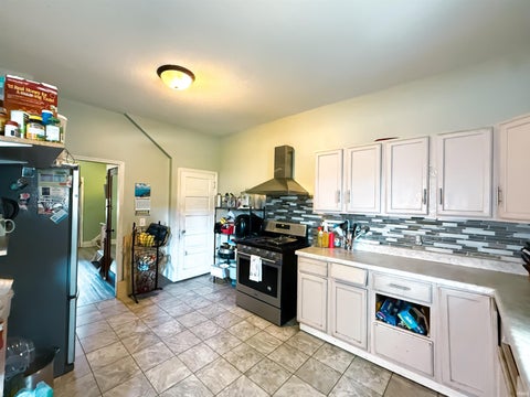 Tiny photo for 2947 WEISSER PARK Avenue, Fort Wayne, IN 46806 (MLS # 202630883)