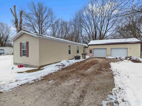 Photo of 1783 E Private Road 485 N Road, Petersburg, IN 47567 (MLS # 202603778)