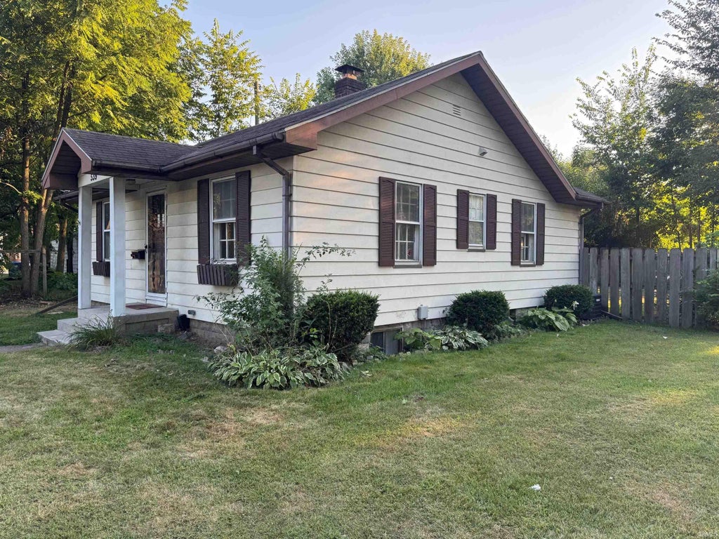 Photo of 539 Goshen Avenue, Elkhart, IN 46516 (MLS # 202632042)