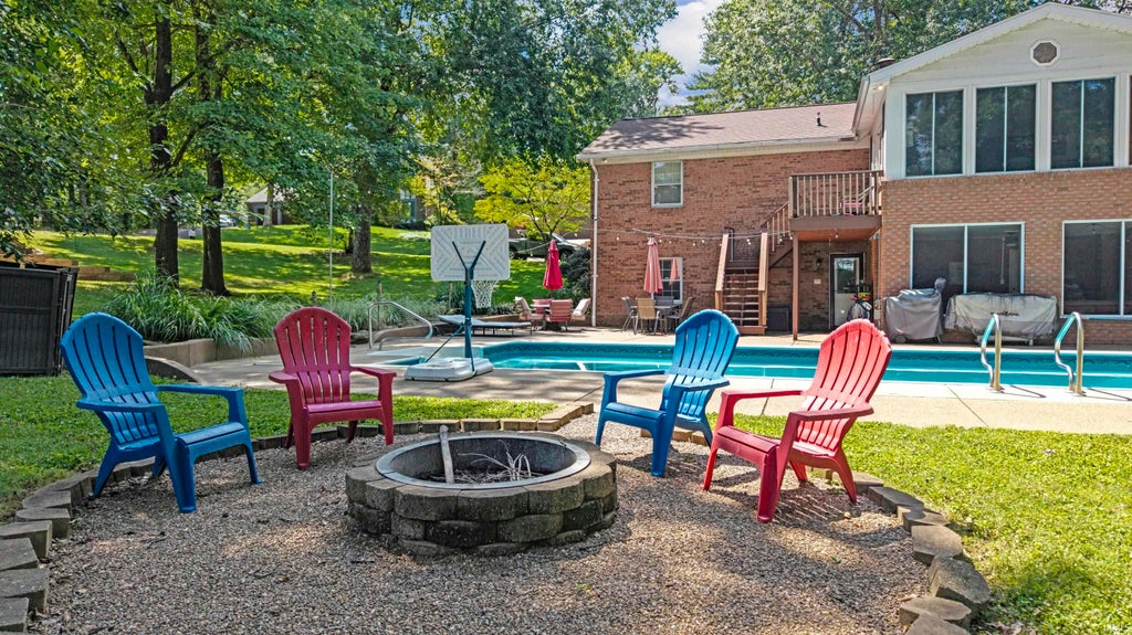 Photo of 8200 Berry Drive, Evansville, IN 47710 (MLS # 202634425)