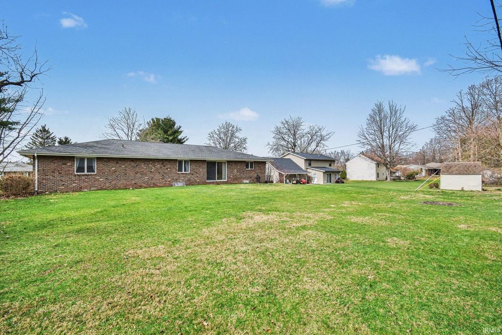 Photo of 12060 N Woodlawn Acres Drive, Syracuse, IN 46567 (MLS # 202610826)