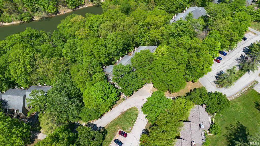 Photo of 9383 S Lake Ridge Drive, Bloomington, IN 47401 (MLS # 202616881)