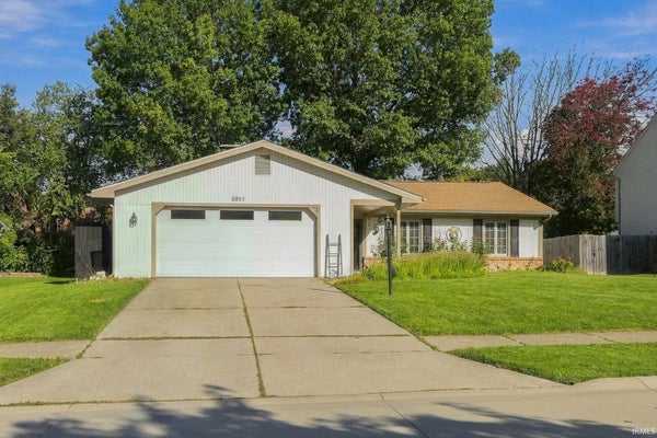 6911 WOLFSBORO LN, FORT WAYNE, IN 46835 - Image 8efa091d0ffbc09747cf1d2a7e3f0e0c/2671734872