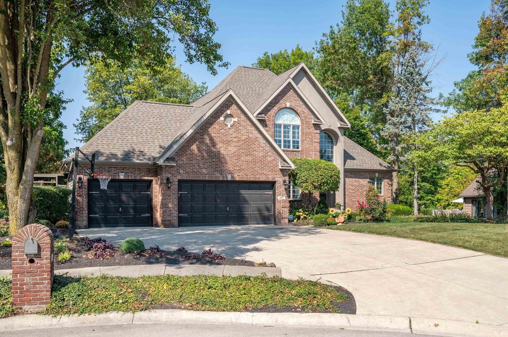 Photo of 281 Creekside Court, Hartford City, IN 47348 (MLS # 202606912)