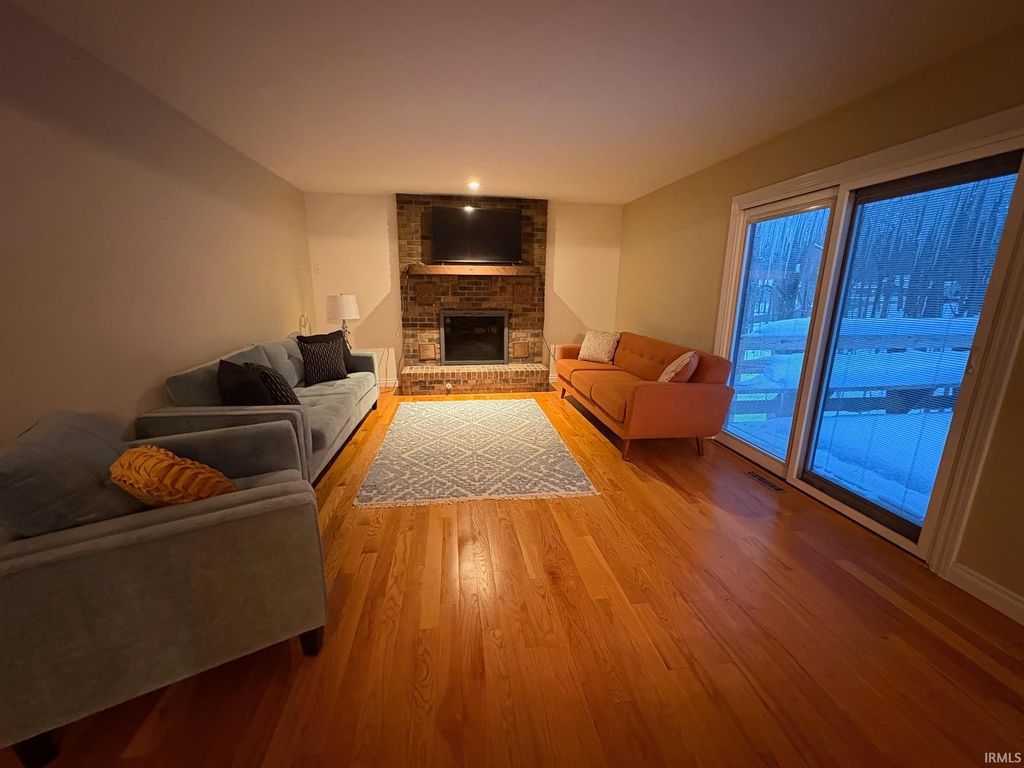 Photo of 2116 Winn Place, Mishawaka, IN 46544 (MLS # 202606073)