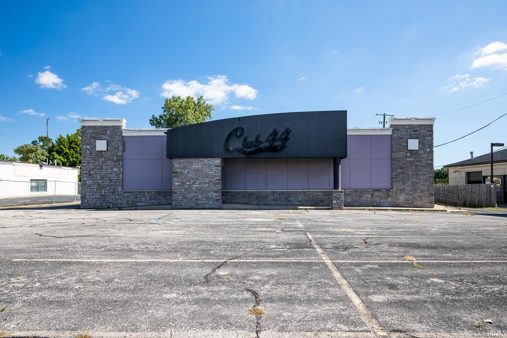 Photo of 4030 Coldwater Road, Fort Wayne, IN 46805 (MLS # 202644378)