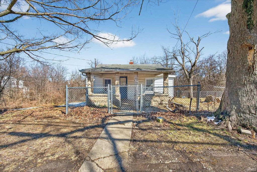 Photo of 1530 W Arlington Road, Bloomington, IN 47404 (MLS # 202606230)