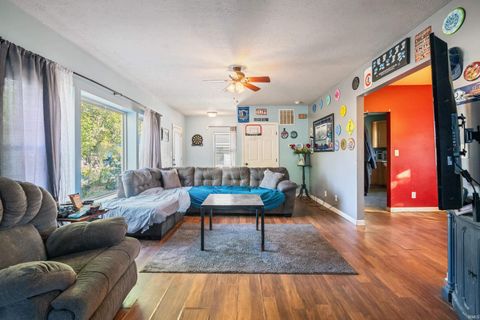 Tiny photo for 614 S Courtland Avenue, Kokomo, IN 46901 (MLS # 202541360)
