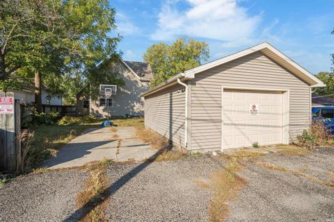 Tiny photo for 614 S Courtland Avenue, Kokomo, IN 46901 (MLS # 202541360)