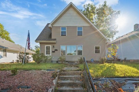 Photo of 614 S Courtland Avenue, Kokomo, IN 46901 (MLS # 202541360)