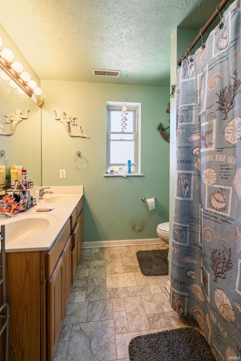Tiny photo for 614 S Courtland Avenue, Kokomo, IN 46901 (MLS # 202541360)