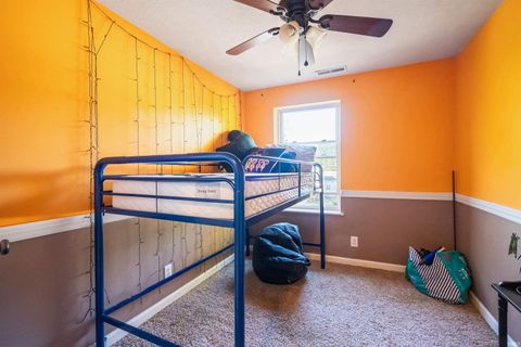 Tiny photo for 614 S Courtland Avenue, Kokomo, IN 46901 (MLS # 202541360)