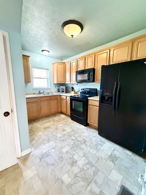 Tiny photo for 614 S Courtland Avenue, Kokomo, IN 46901 (MLS # 202541360)