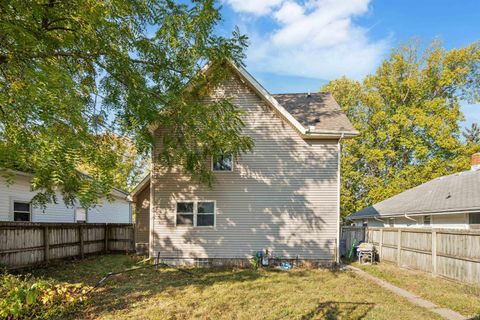 Tiny photo for 614 S Courtland Avenue, Kokomo, IN 46901 (MLS # 202541360)