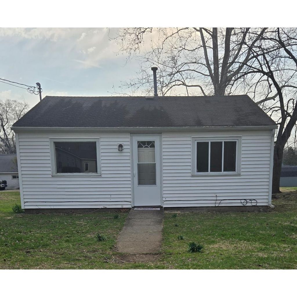 Photo of 103 Market St. Street, Williamsport, IN 47993 (MLS # 202609527)