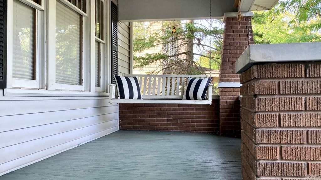 Photo of 3820 Arlington Avenue, Fort Wayne, IN 46807 (MLS # 202542167)