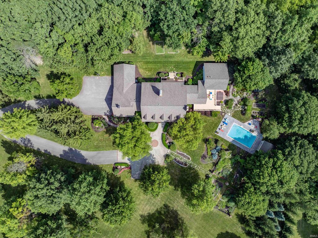 Photo of 5414 Abbeyhill Road, Fort Wayne, IN 46814 (MLS # 202546299)