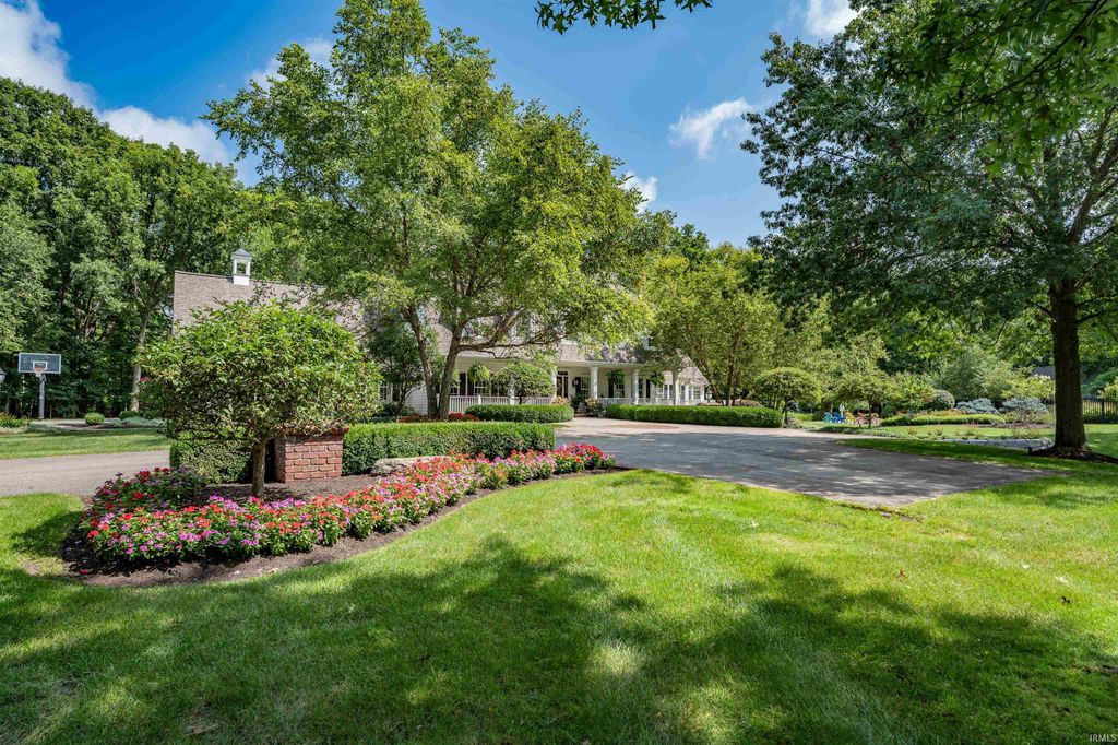 Photo of 5414 Abbeyhill Road, Fort Wayne, IN 46814 (MLS # 202546299)