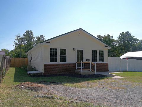 Photo of 1529 College Avenue, Rochester, IN 46975 (MLS # 202536228)