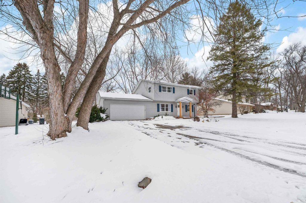Photo of 52191 Carriage Hills Drive, South Bend, IN 46635 (MLS # 202606067)