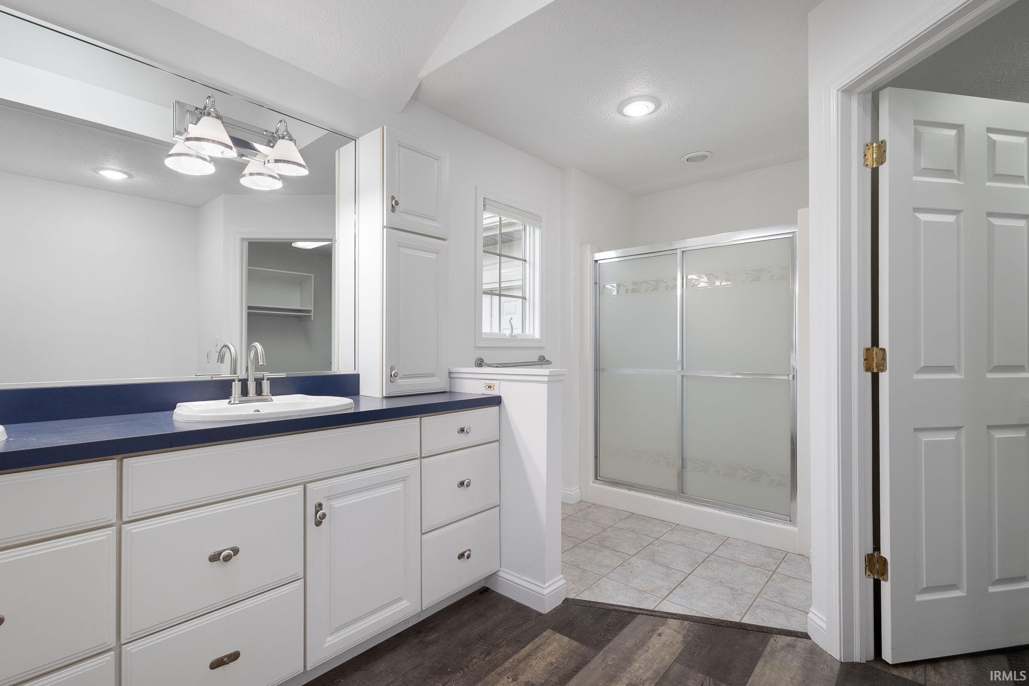 Elkhart, Indiana 46514, United States, 3 Bedrooms Bedrooms, ,3 BathroomsBathrooms,Residential,Active,183304