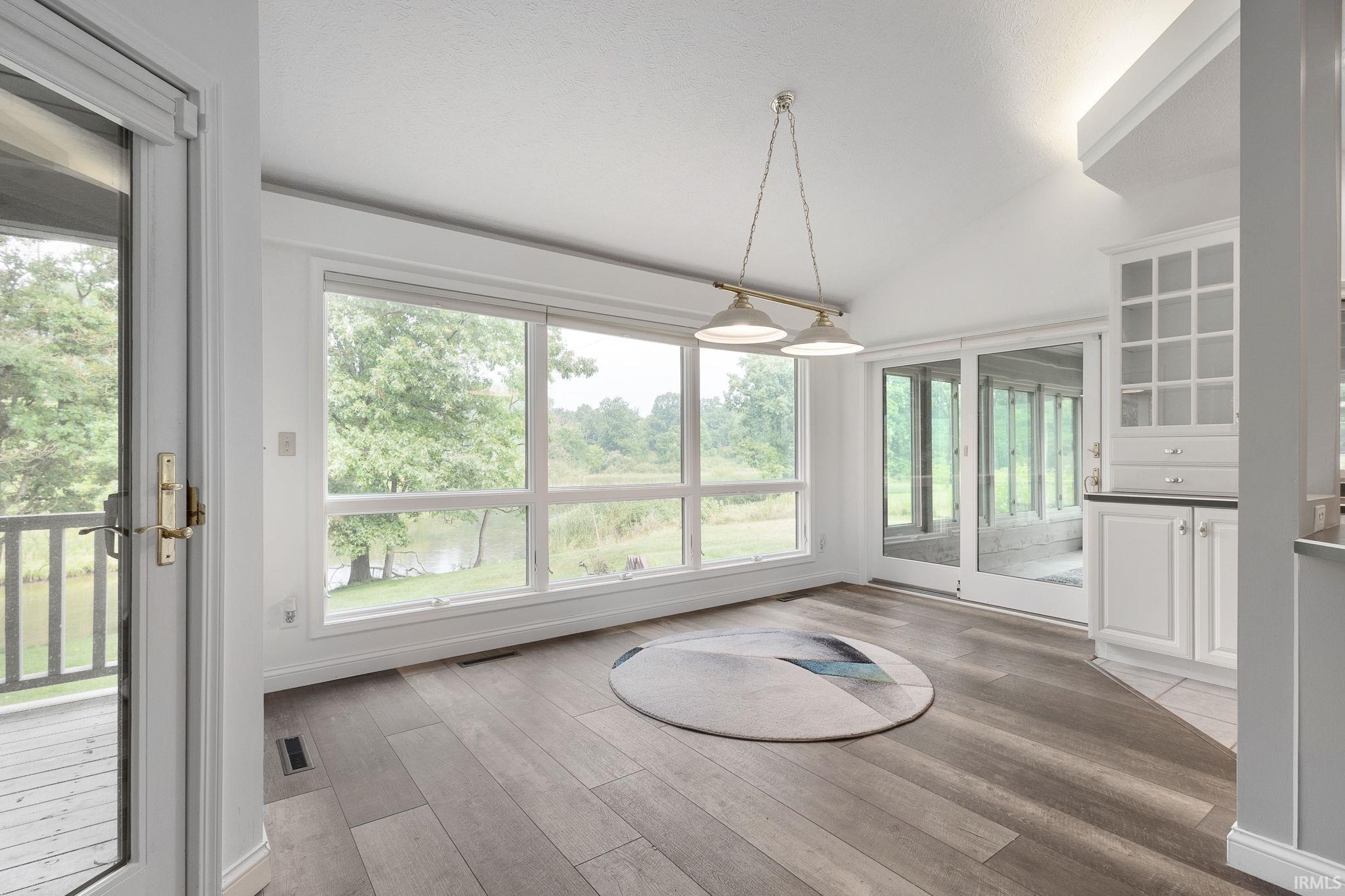 Elkhart, Indiana 46514, United States, 3 Bedrooms Bedrooms, ,3 BathroomsBathrooms,Residential,Active,183304