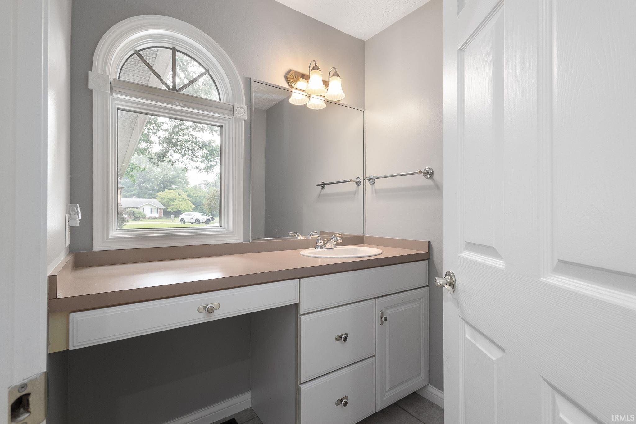 Elkhart, Indiana 46514, United States, 3 Bedrooms Bedrooms, ,3 BathroomsBathrooms,Residential,Active,183304