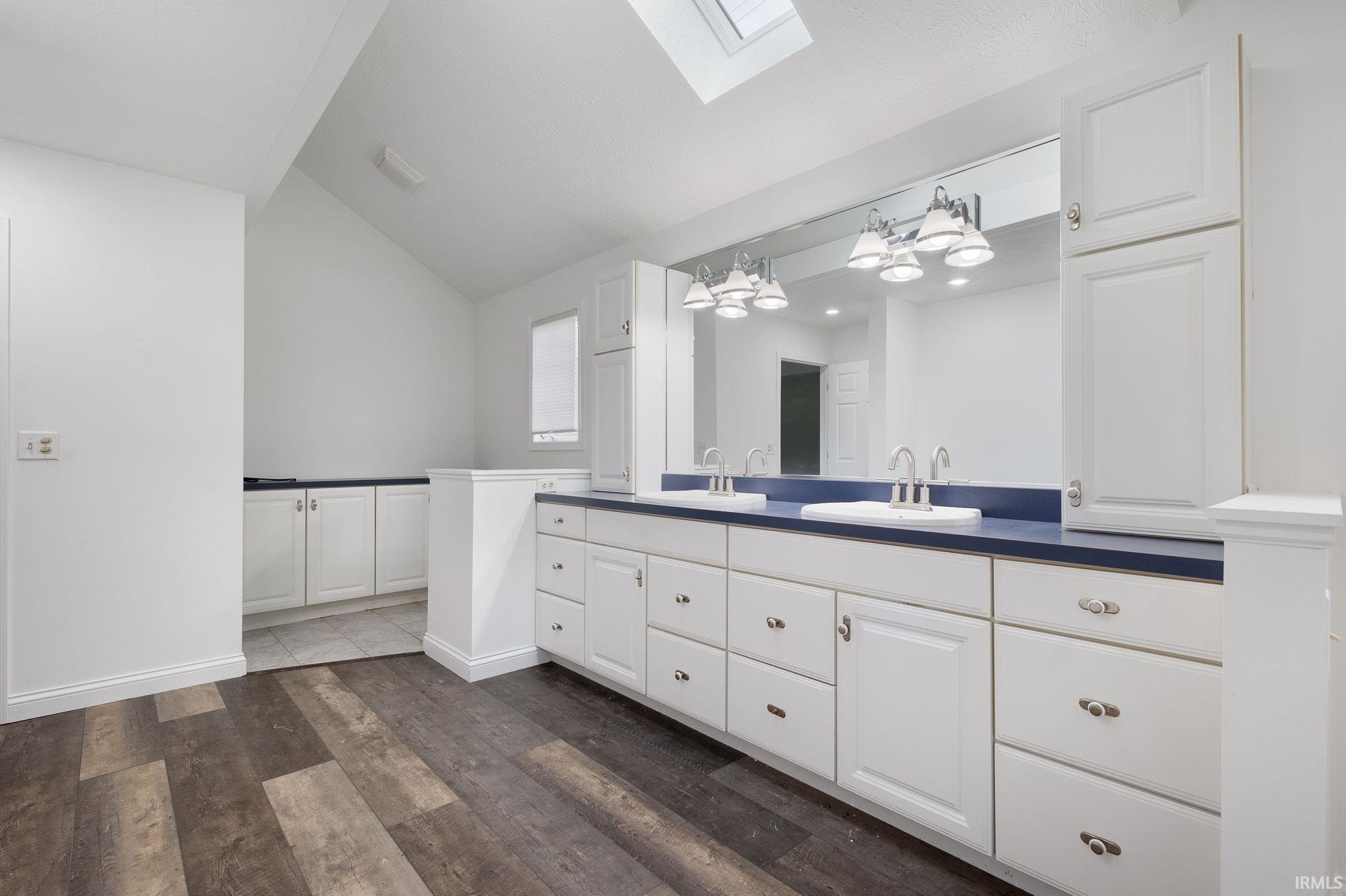 Elkhart, Indiana 46514, United States, 3 Bedrooms Bedrooms, ,3 BathroomsBathrooms,Residential,Active,183304