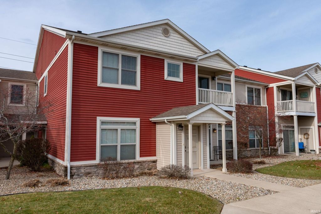 Photo of 5625 Irish Way #11, Mishawaka, IN 46545 (MLS # 202547599)