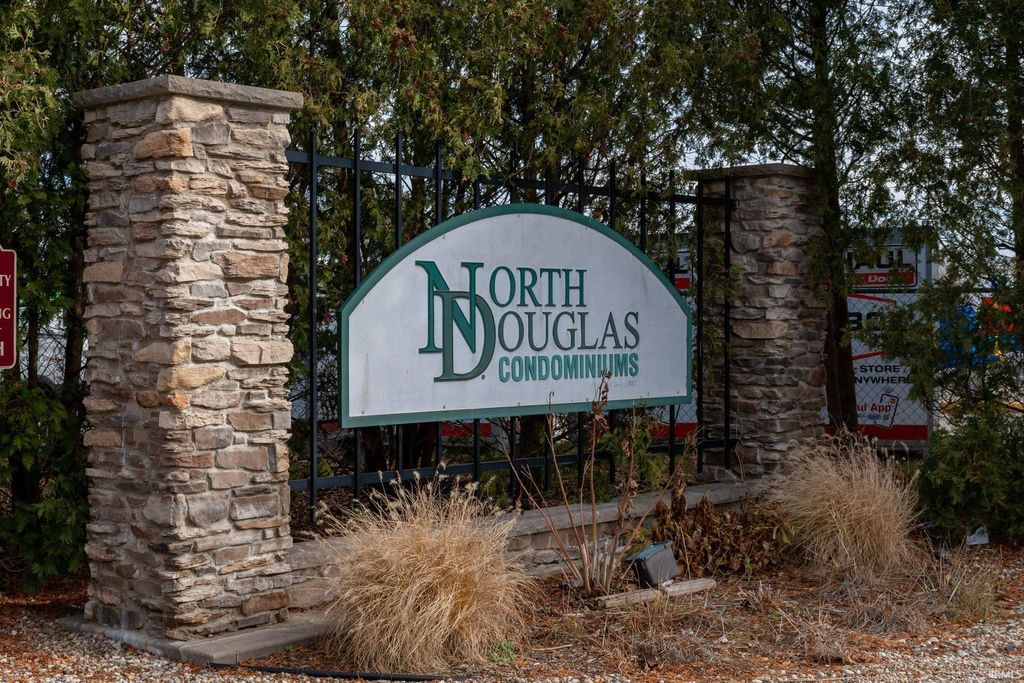 Photo of 5625 Irish Way #11, Mishawaka, IN 46545 (MLS # 202547599)