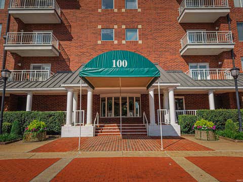 Photo for 100 NW First Street 404