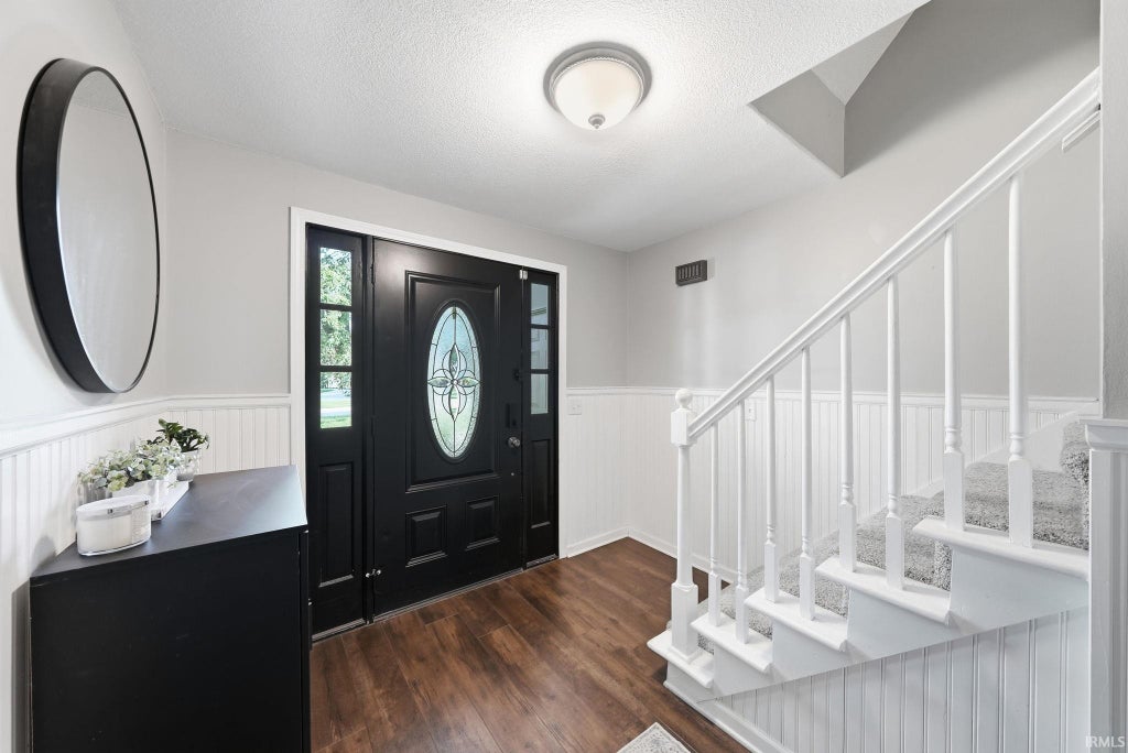 Photo of 9520 Spurwood Court, Fort Wayne, IN 46804 (MLS # 202635900)