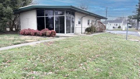Photo of 801 N Weinbach Avenue, Evansville, IN 47711 (MLS # 202601128)