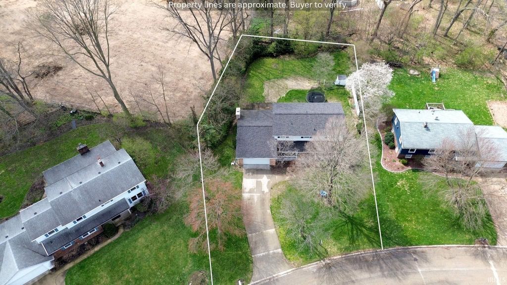 Photo of 1207 Briarwood Drive, Elkhart, IN 46514 (MLS # 202611916)