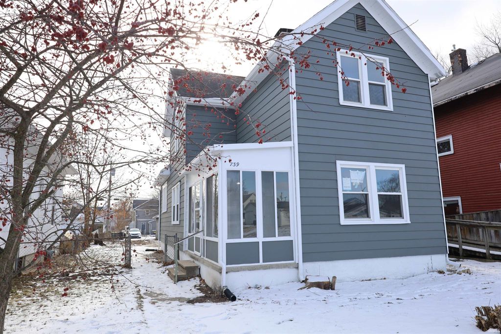 Photo of 739 W 4Th Street, Fort Wayne, IN 46808 (MLS # 202602350)