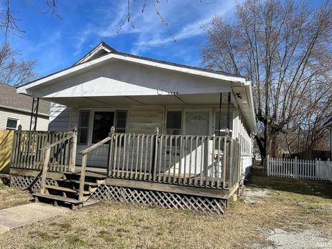 Photo of 1309 N Fourth Avenue, Evansville, IN 47714 (MLS # 202613521)