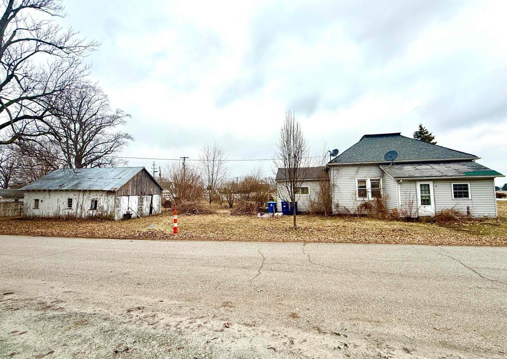 Photo of 102 W Harrison Street, Converse, IN 46919 (MLS # 202601638)