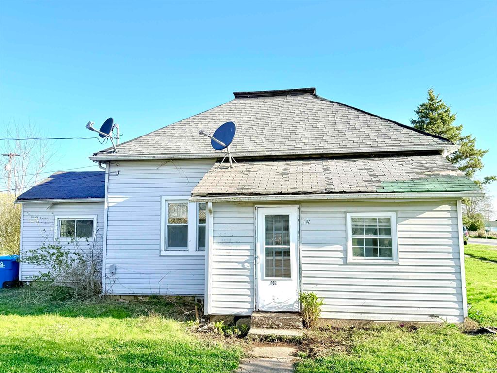 Photo of 102 W Harrison Street, Converse, IN 46919 (MLS # 202601638)