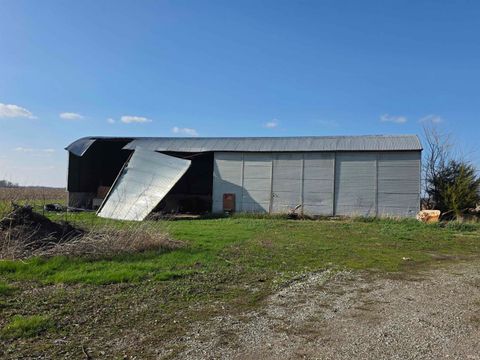 Tiny photo for 6105 E State Road 18, Galveston, IN 46932 (MLS # 202611551)