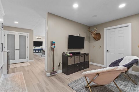 Tiny photo for 106 FREEDOM Court, Kokomo, IN 46902 (MLS # 202606763)