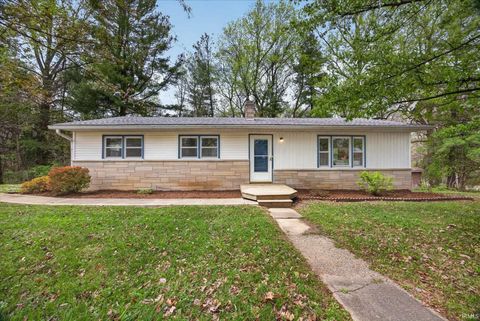 Photo of 5599 N Brummetts Creek Road, Bloomington, IN 47408 (MLS # 202613503)