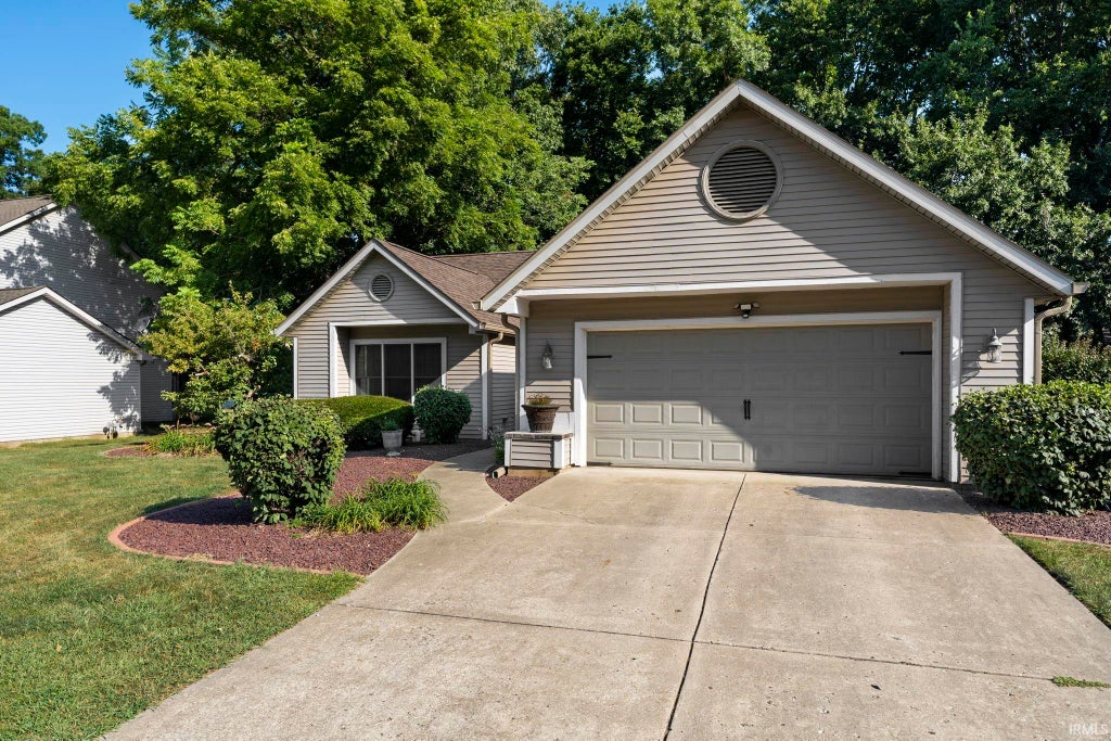 Photo of 710 Bur Oak W Court, Lafayette, IN 47909 (MLS # 202636708)