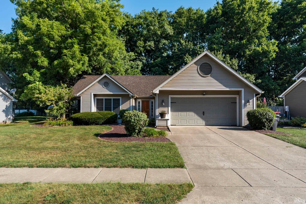 Photo of 710 Bur Oak W Court, Lafayette, IN 47909 (MLS # 202636708)